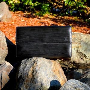 SOLD!!!  Authentic LV Epi Sarah Long Wallet Black